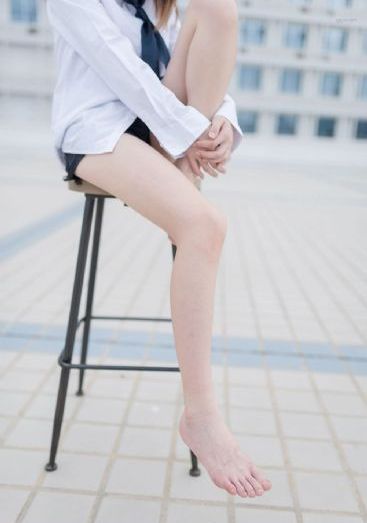 年轻寡妇的秘唇浅井舞香_十万网红美女美酱